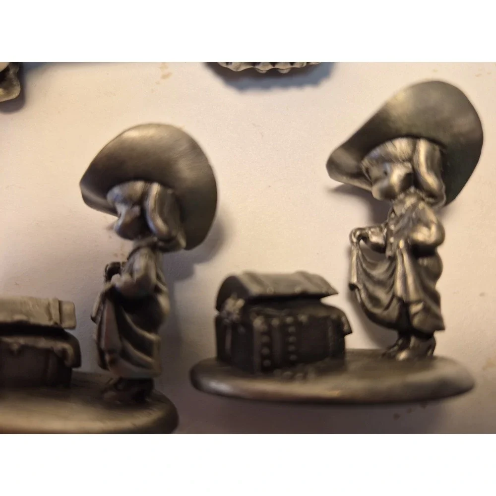 5 Pcs of Pewter Mini Figures 2 In. Tall 1 In Wd 1980's Vtg 2 Shelf Sitters
